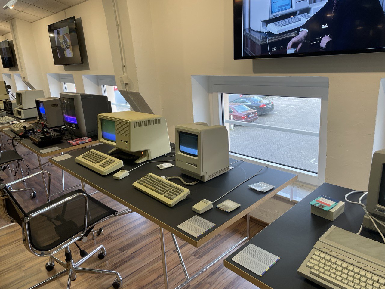 Lots of working computers from the 1980s