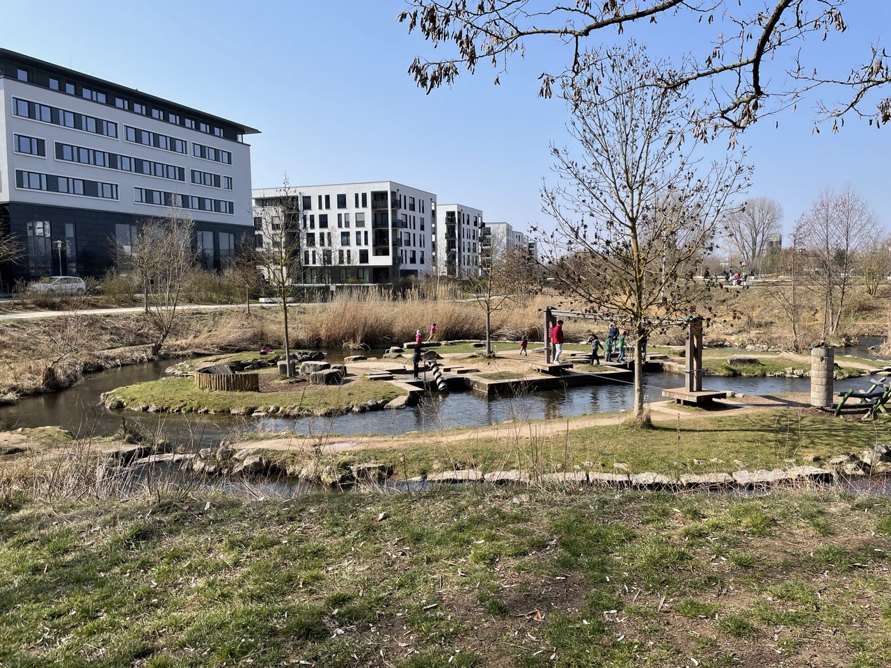 Picture of the ERBA WE5 building and the playground in the ERBA park